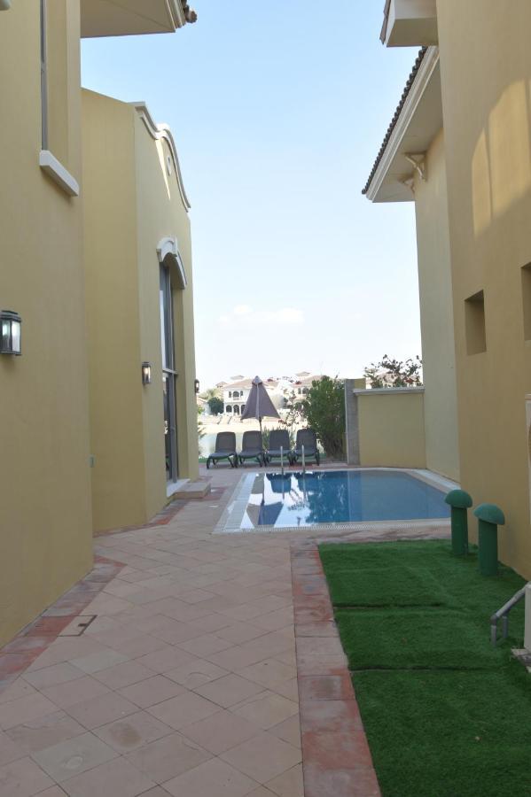 Chic 4Br Villa With Assistant Room And Private Pool On Palm Jumeirah By Deluxe Holiday Homes Dubai Exterior photo