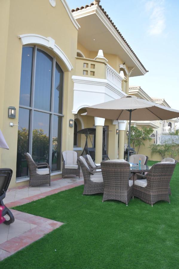 Chic 4Br Villa With Assistant Room And Private Pool On Palm Jumeirah By Deluxe Holiday Homes Dubai Exterior photo