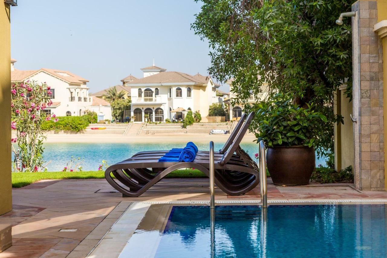 Chic 4Br Villa With Assistant Room And Private Pool On Palm Jumeirah By Deluxe Holiday Homes Dubai Exterior photo
