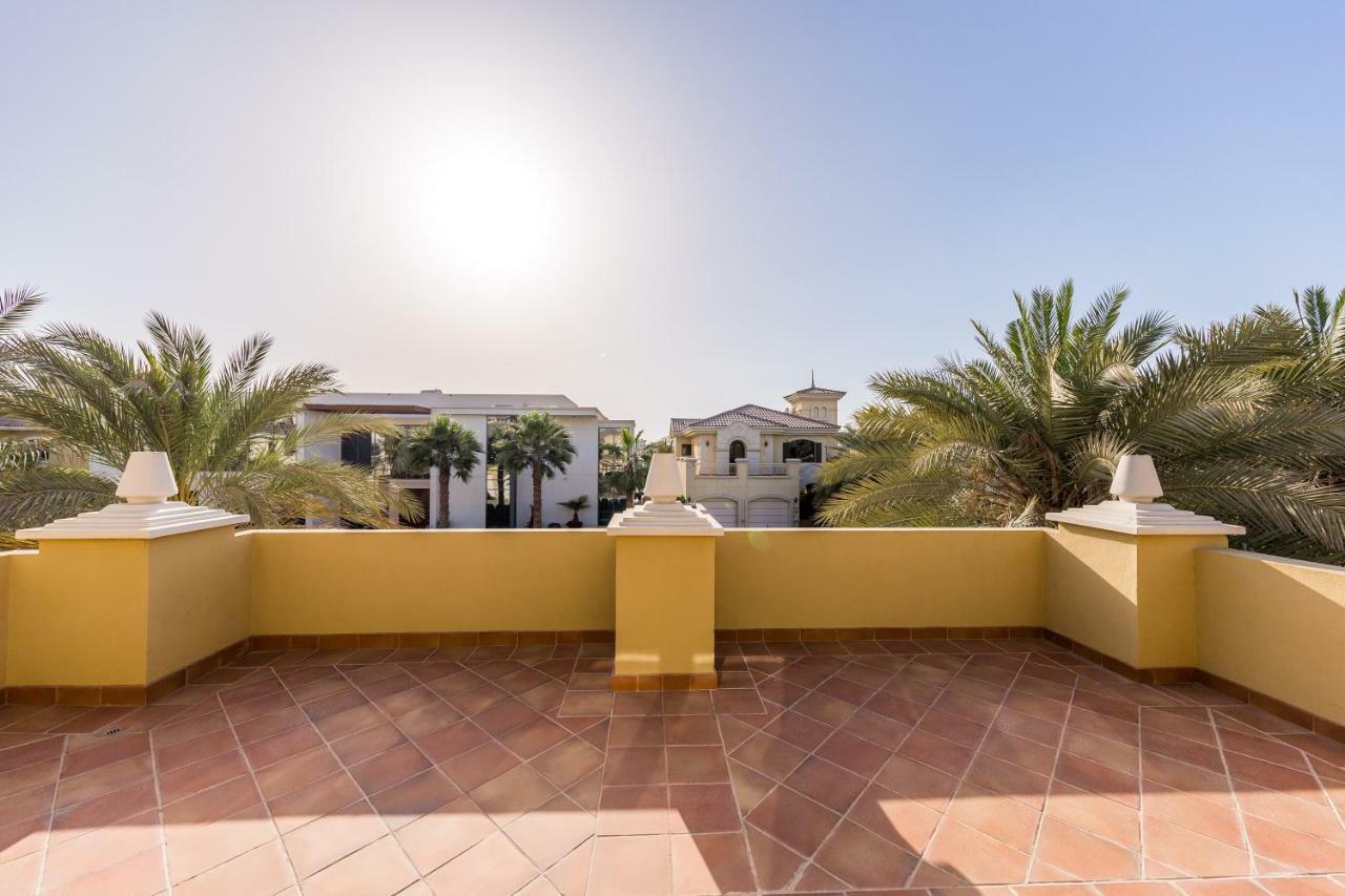 Chic 4Br Villa With Assistant Room And Private Pool On Palm Jumeirah By Deluxe Holiday Homes Dubai Exterior photo